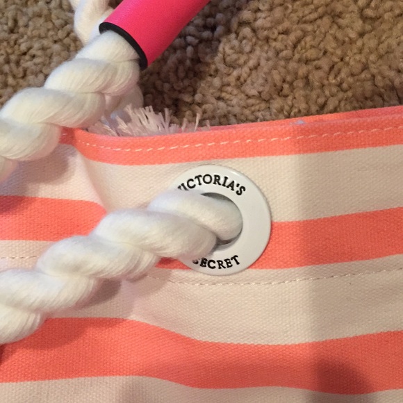 Victoria Secret beach bag/ overnight bag - Picture 2 of 3